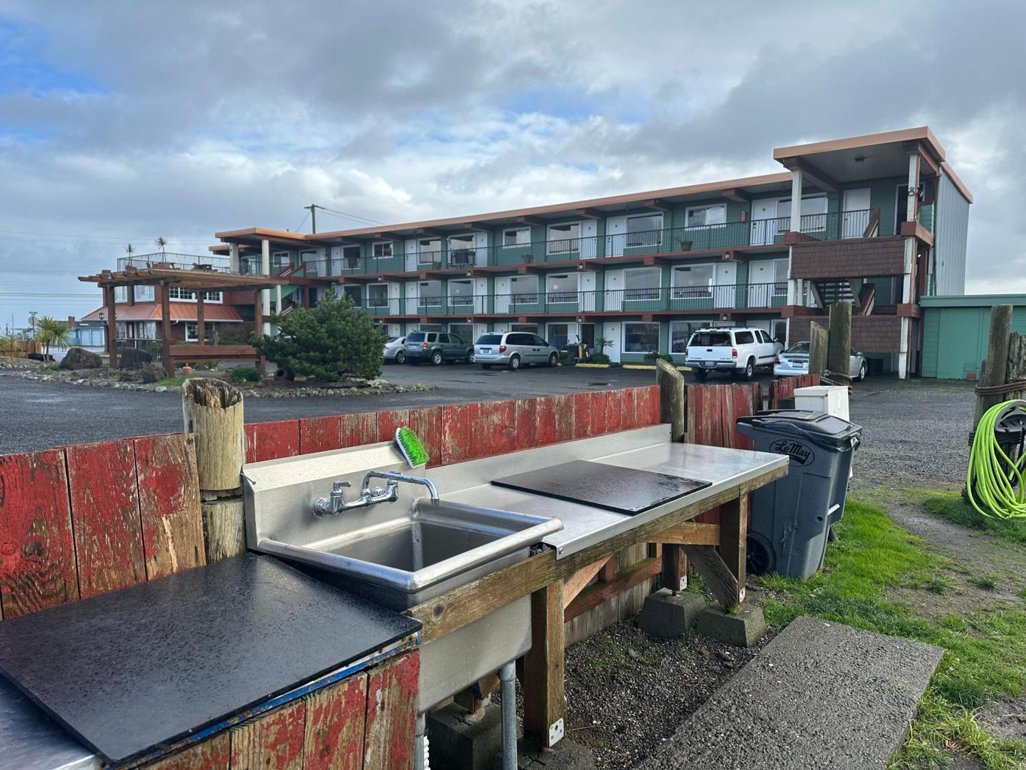 Westport Inn Екстер'єр фото