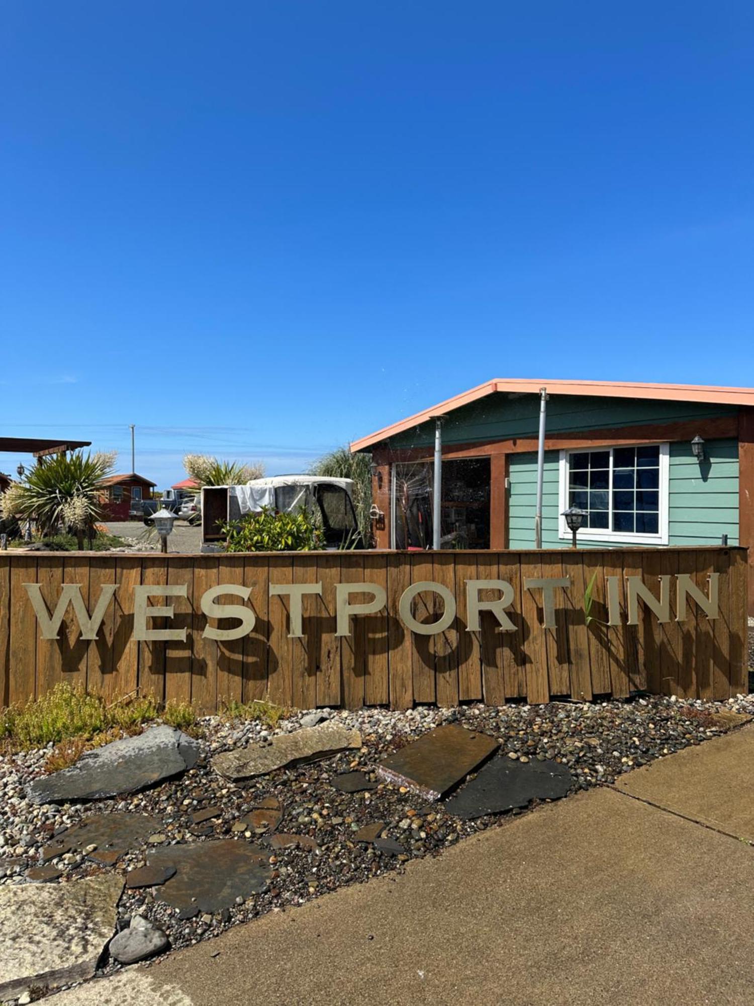 Westport Inn Екстер'єр фото