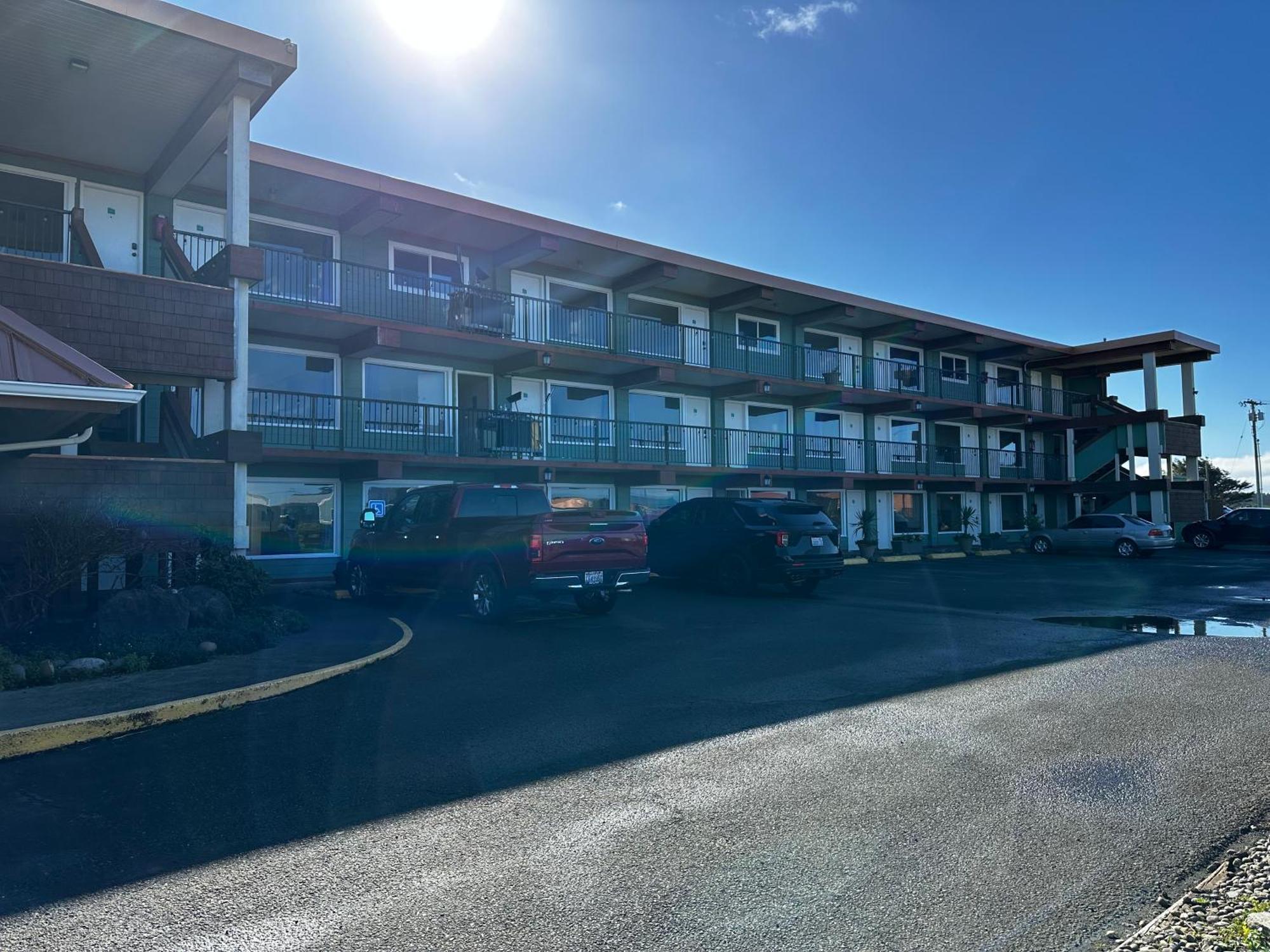 Westport Inn Екстер'єр фото