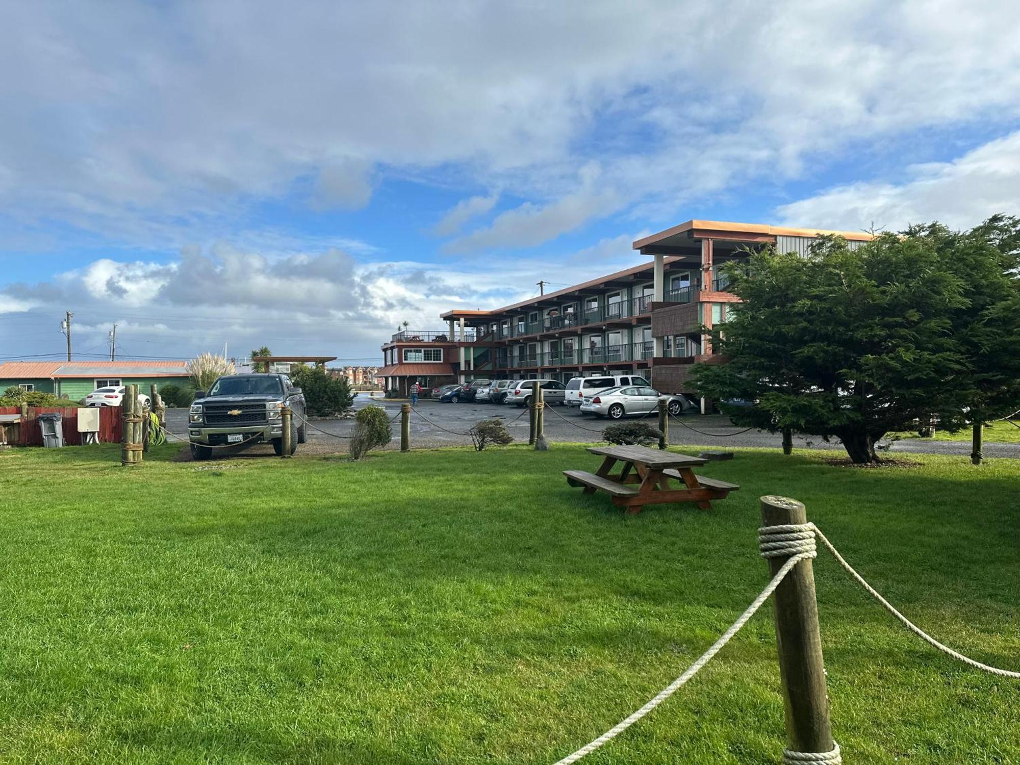 Westport Inn Екстер'єр фото