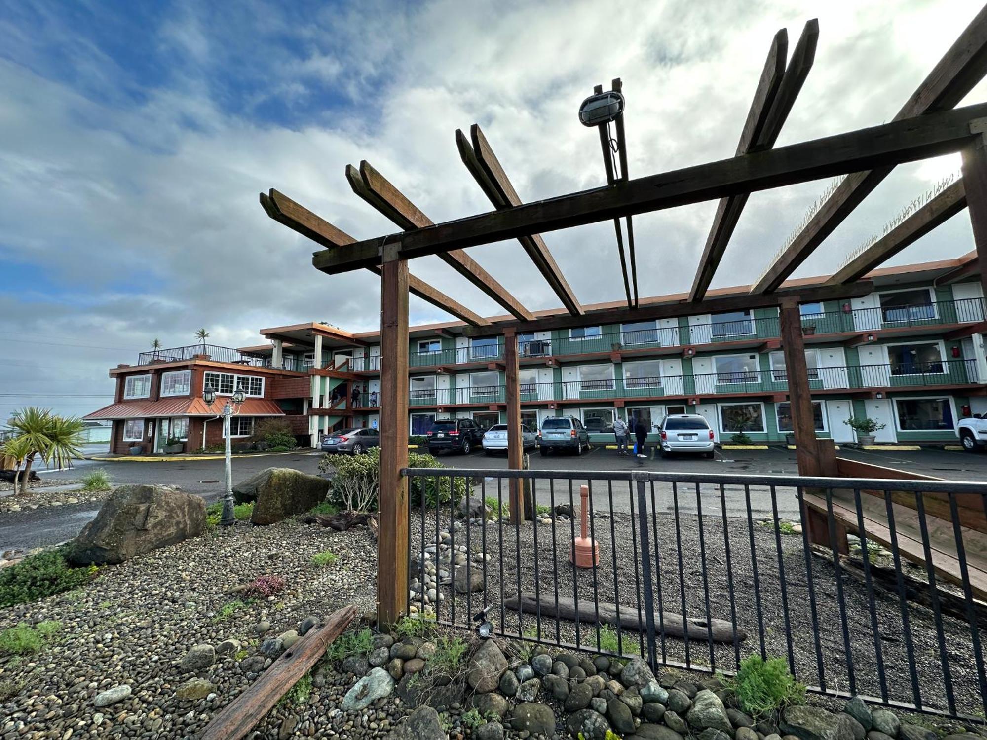 Westport Inn Екстер'єр фото